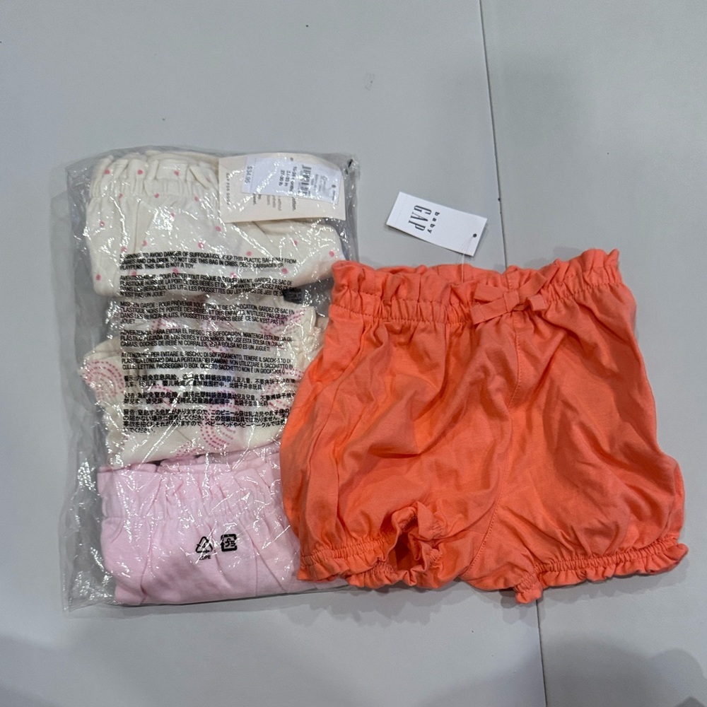 NWT Gap baby shorts set of 4 size 18-24M